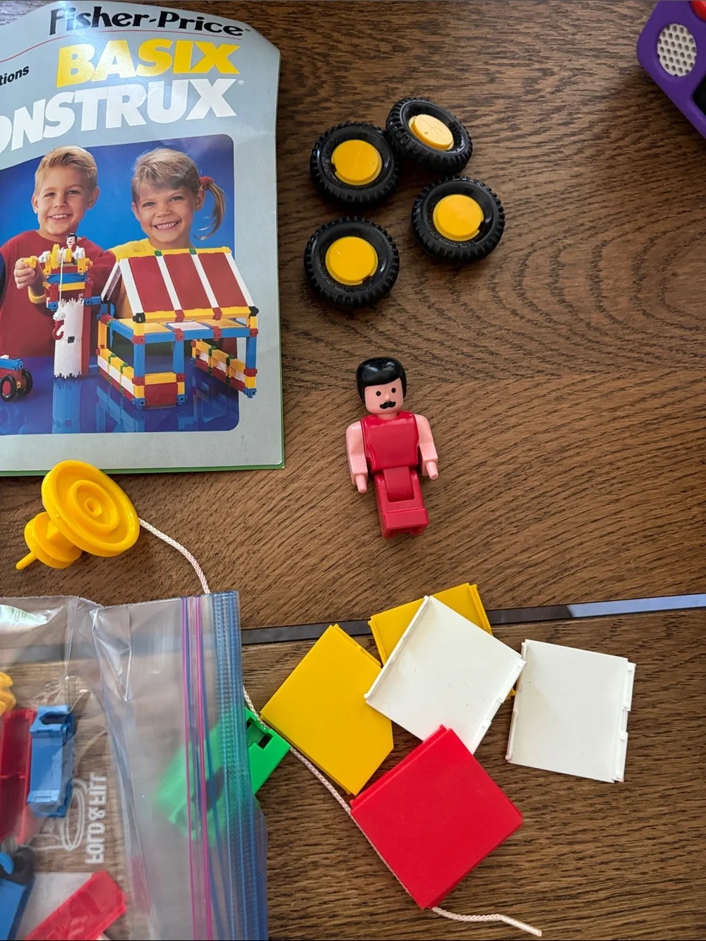 VINTAGE Fisher-Price Basix Construx Kids Building Set